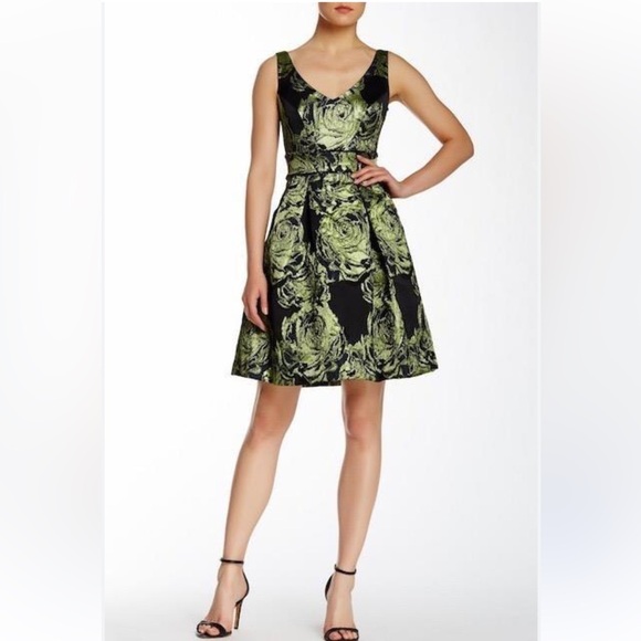 Theia Dresses & Skirts - THEIA Women’s Green Metallic Floral Jacquard Organza Cocktail Dress Size 6